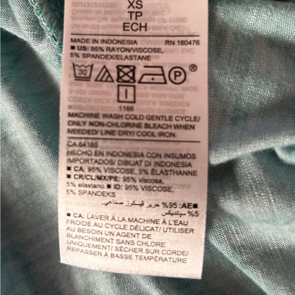 Two XS Old Navy Sleeveless Tops NWT - Picture 9 of 9